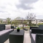 Perla Rentyear Apartments