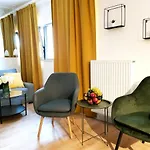 Old Motlawa Mirror Apartment
