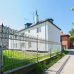 Uwh Hostel