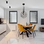 Elite Apartments Garden Gates Premium