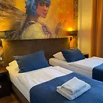 La Petite Apartments & Rooms