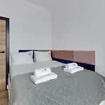 Lion Apartments - Botanica