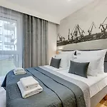 Aura 40 City Center & Free Parking By Downtown Apartments