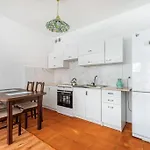 Central Apartments&L60A/52