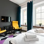 Flatbook - City Center Apartments Waterlane Vintage With Gym