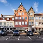 Targ Rybny Standard Apartment