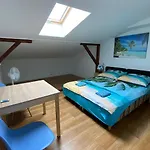 Sea World Apartments Mansarda