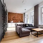 Isabel By Q4Apartments
