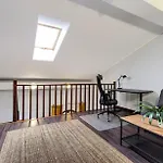 Central & Cozy Room