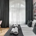 Black Star Loft Apartment By Downtown Apartments