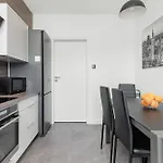 Luksusowy Apartament Z 4 Sypialniami, Klimatyzacja I Biurkiem W Gdansku By Noclegi Renters