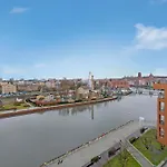 Brabank 457 - Best View By Grand Apartments