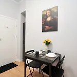 Mmrent Mona Lisa Studio