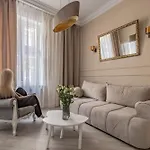 Glow Apartments - Apartment Dubaj Glamour, Ulica Dluga Old Town