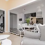 Glow Apartments - Apartment Dubaj Glamour, Ulica Dluga Old Town