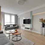 Aura - Riverside & Parking By Downtown Apartments