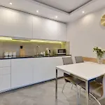 Flatbook Apartments Waterlane Island Spa With Riverview