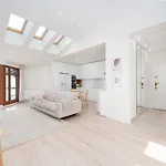 Classy White By Oneapartments