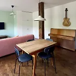 Retro Cozy Apartment 10 Minutes To Beach And 15 Minutes To Old City