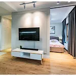 Oasis Apartment - 2,4 Km To Baltic Sea & 3 Km To Polsat Plus Arena