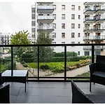 Oasis Apartment - 2,4 Km To Baltic Sea & 3 Km To Polsat Plus Arena