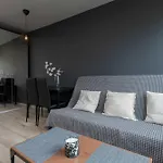 Stylish Apartment Ideal For Remote Working Close To The Sea By Noclegi Renters