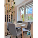 Honey Apartment- Cozy Retreat, 10 Minutes To Gdansk Old Town