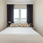 Family Apartment With 3 Bedrooms And Balcony By Noclegi Renters