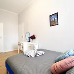 Mmrent Galaxy Apartment