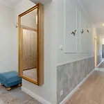 Luxury Apartment With Three Bedrooms Air Conditioning And Parking By Noclegi Renters