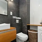 Modern Apartment With Parking & Balcony By Noclegi Renters