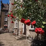 Grand-Tourist Amber Rose Apartment