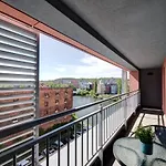 Live & Travel Apartments - Waterlane Island