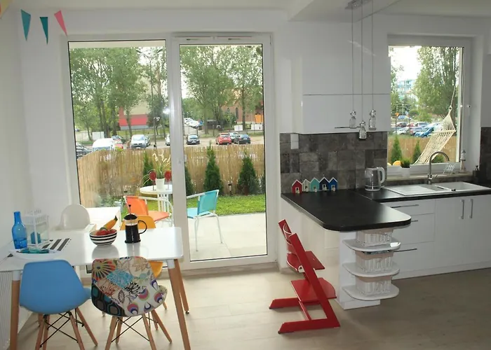 Sunny Sleeps 4 By The Beach With Garden Patio - Gdansk Przymorze
