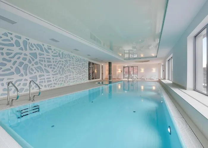 Waterlane Island - Riverview Pool, Spa & Gym By Downtown Apartments
