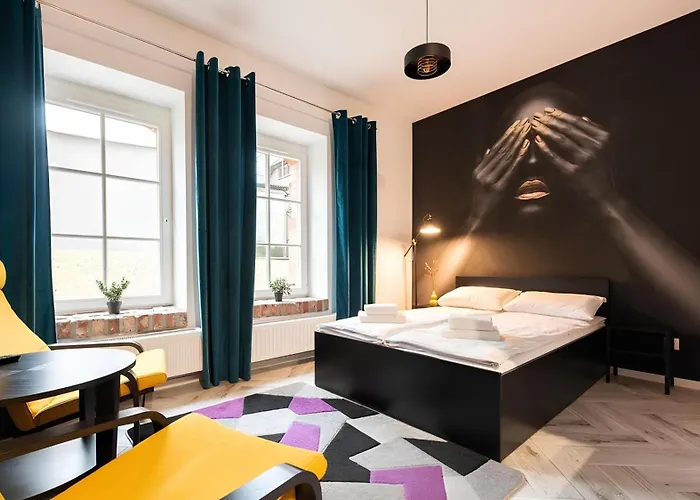 Flatbook - City Center Apartments Waterlane Vintage With Gym