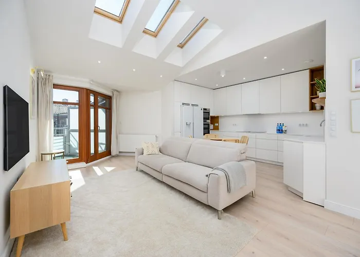 Classy White By Oneapartments