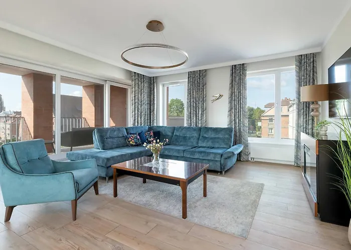 Luxury Apartment With Three Bedrooms Air Conditioning And Parking By Noclegi Renters