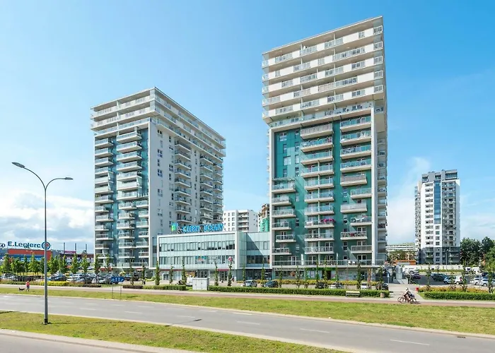 Beautiful Seaside View Apartments - 4 Oceans Premium