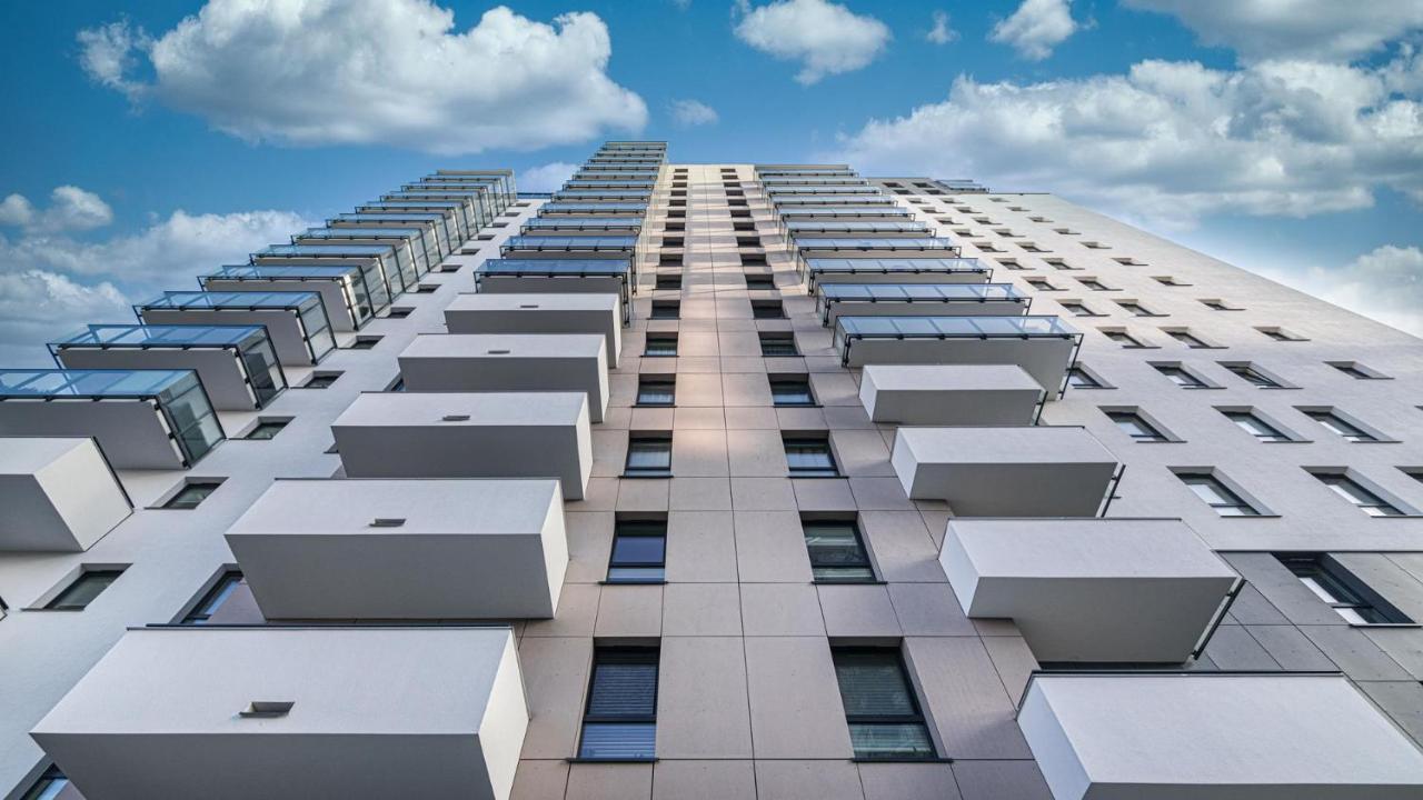 16th Floor Sea View - Billberry Apartment *