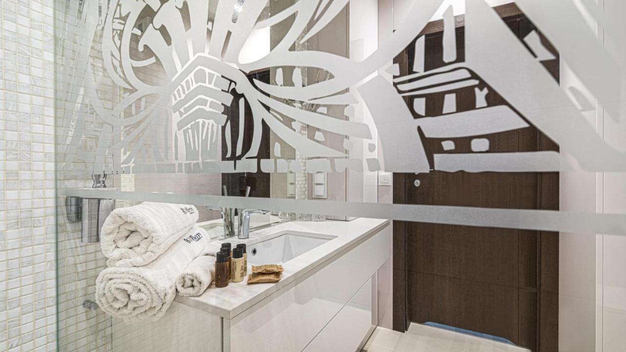 16th Floor Sea View - Billberry Apartment *