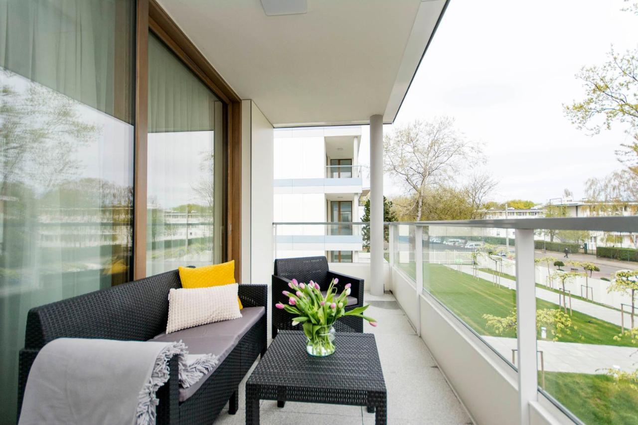 Yellow Rentyear Apartment