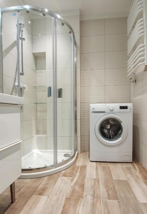 Huoneisto Cztery Oceany, Apartament Blisko Plazy, Grey Gdańsk