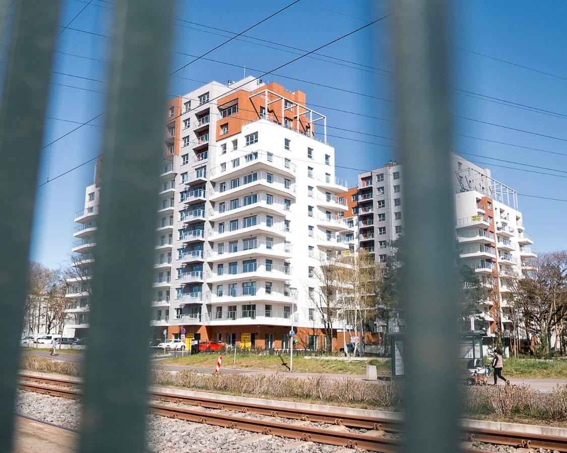 Khách sạn hẻo lánh Baltica Towers Modern White&black