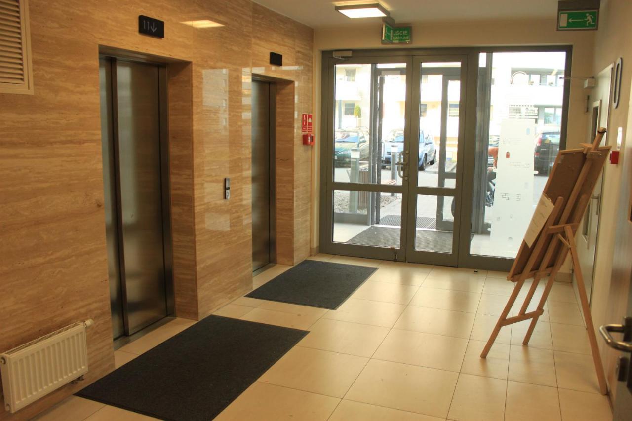 Sunny Sleeps 4 By The Beach With Garden Patio - Przymorze Apartment Gdansk