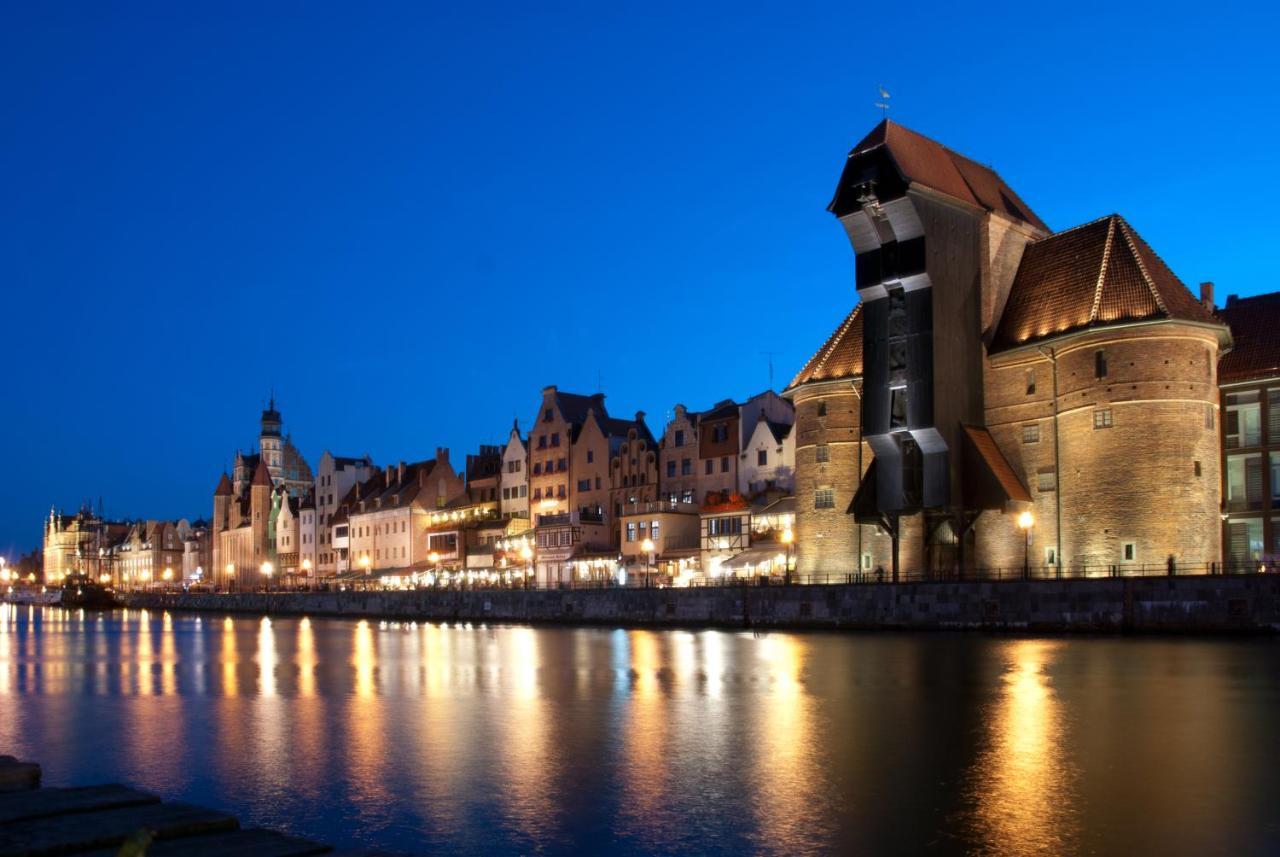Sunny Sleeps 4 By The Beach With Garden Patio - Przymorze Apartment Gdansk