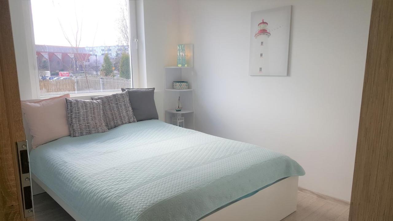 Sunny Sleeps 4 By The Beach With Garden Patio - Przymorze Apartment Gdansk