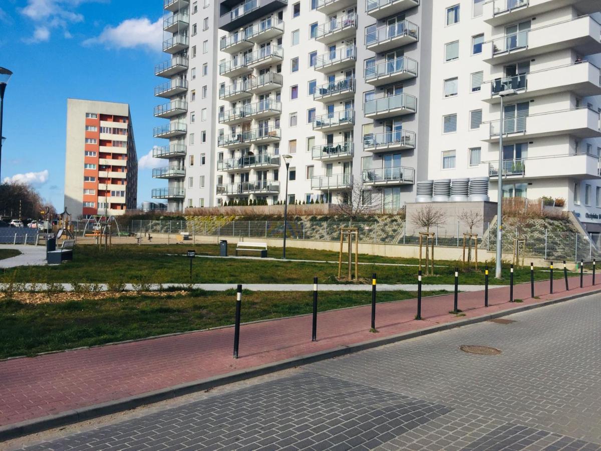 Sunny Sleeps 4 By The Beach With Garden Patio - Przymorze