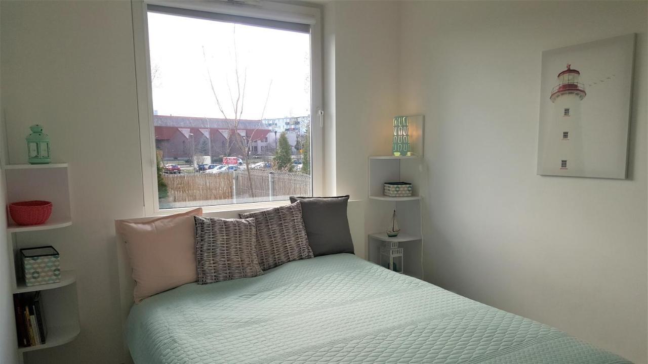 Sunny Sleeps 4 By The Beach With Garden Patio - Przymorze Apartment *