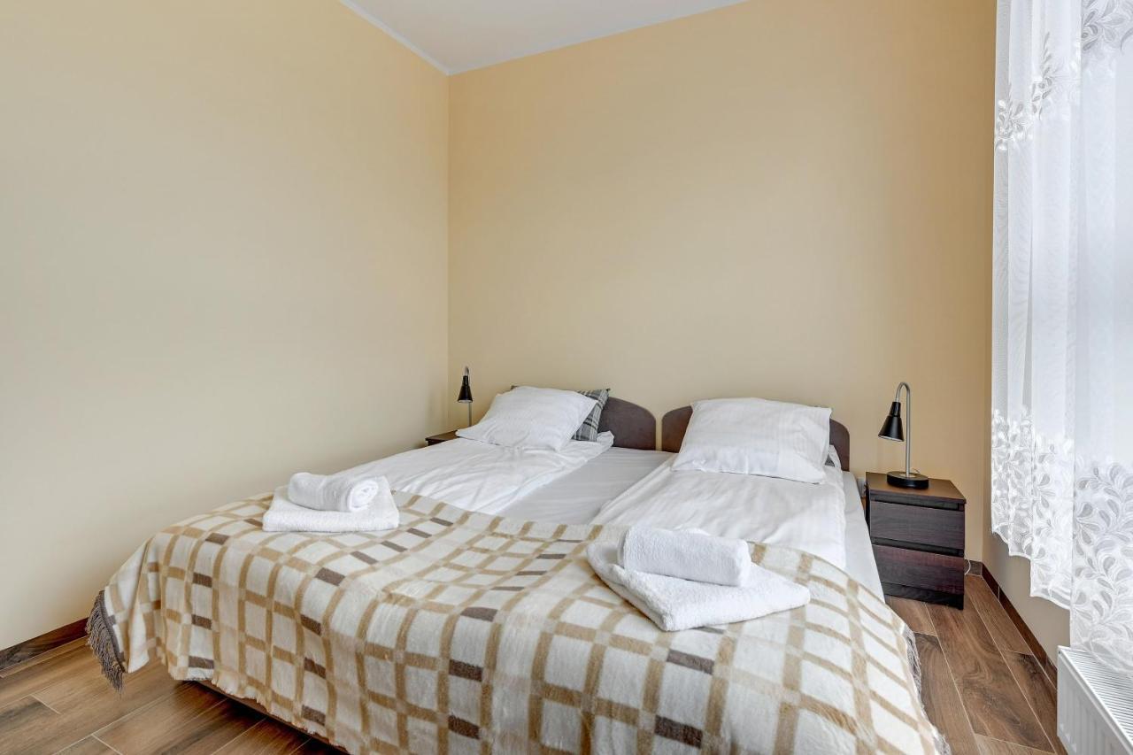 Golden Apartment *
